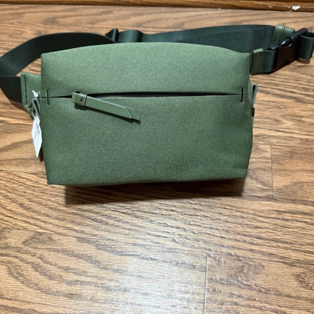 Fossil Weston Sling Bag Olive Green Canvas Crossbody Belt Bag NEW - Picture 2 of 8